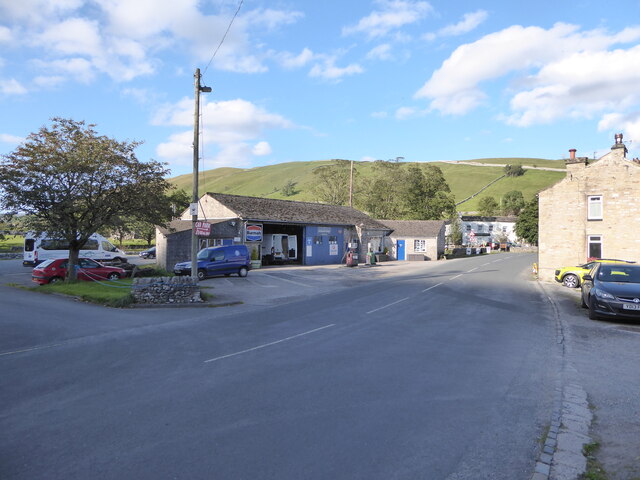 Kettlewell Garage © Chris Holifield cc-by-sa/2.0 :: Geograph Britain ...