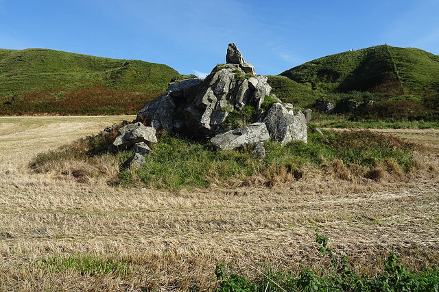 intrusive-rock-anne-burgess-geograph-britain-and-ireland