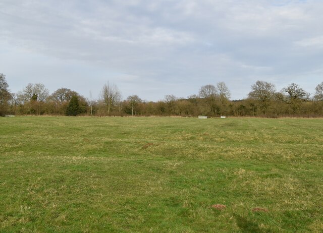 Cloatley Meadows © N Chadwick cc-by-sa/2.0 :: Geograph Britain and Ireland