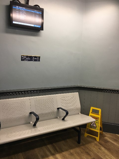 Refurbished waiting room - Farnborough platform 2