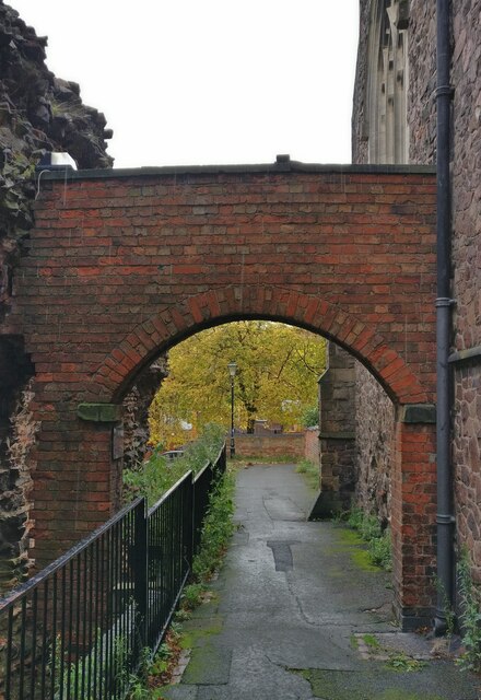 Archway across St Nicholas Walk