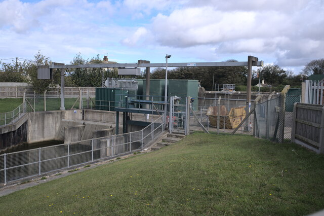 Weed conveyor © Bob Harvey :: Geograph Britain and Ireland