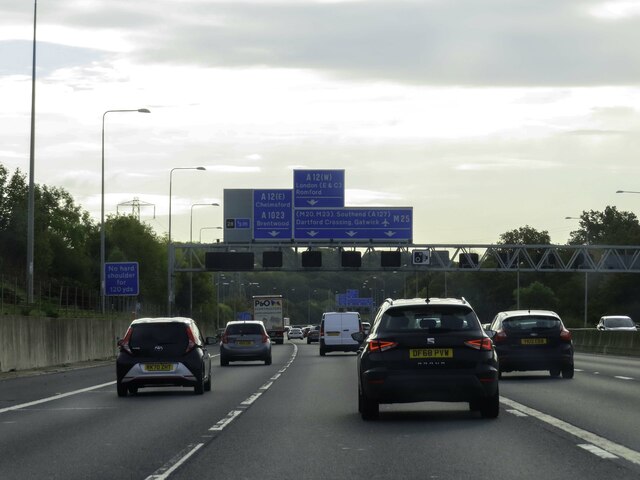 The M25 approaching junction 28 © Steve Daniels :: Geograph Britain and ...