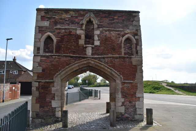 Whitefriars Gate © N Chadwick cc-by-sa/2.0 :: Geograph Britain and Ireland