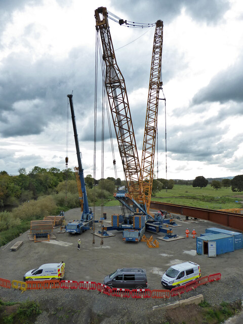 Enormous crane on the Carrington Bridge dualling project