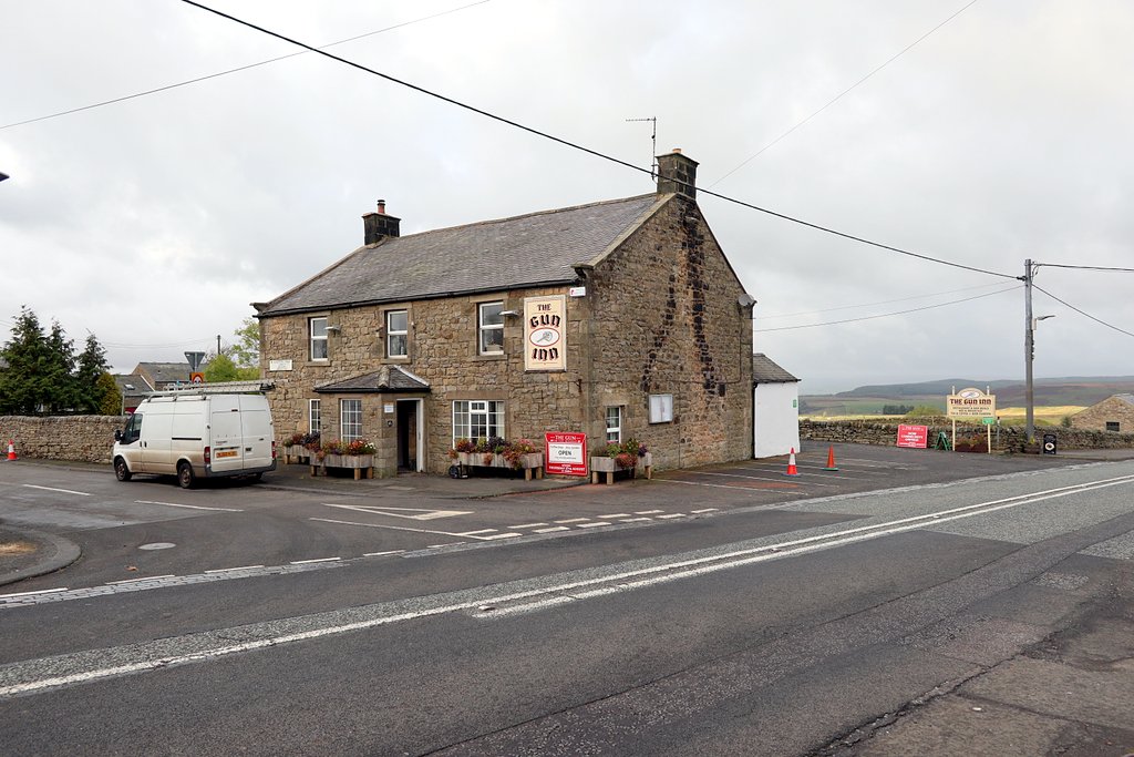 The Gun Inn, Ridsdale © Andrew Curtis Cc-by-sa 2.0 :: Geograph Britain 