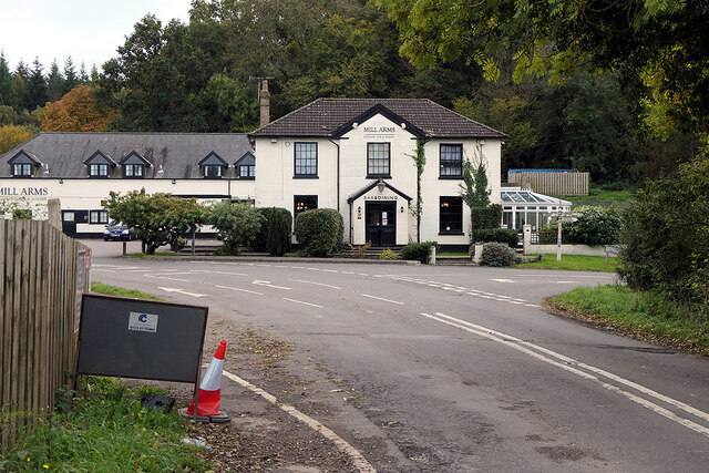 The Mill Arms, Dunbridge © John Lucas :: Geograph Britain and Ireland