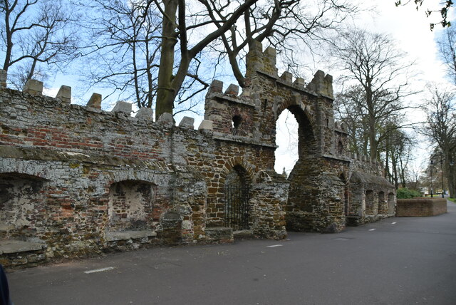 North Guannock Gate and old town walls