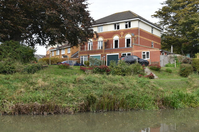 Modern houses overlooking the Kennet and Avon Canal