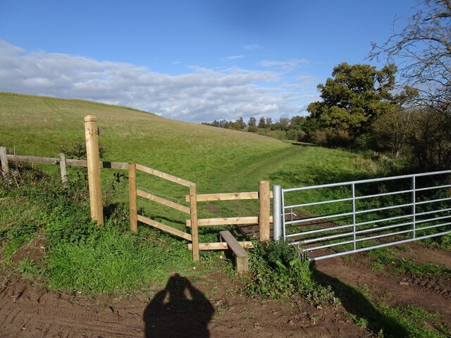 Stile Scene © Gordon Griffiths cc-by-sa/2.0 :: Geograph Britain and Ireland