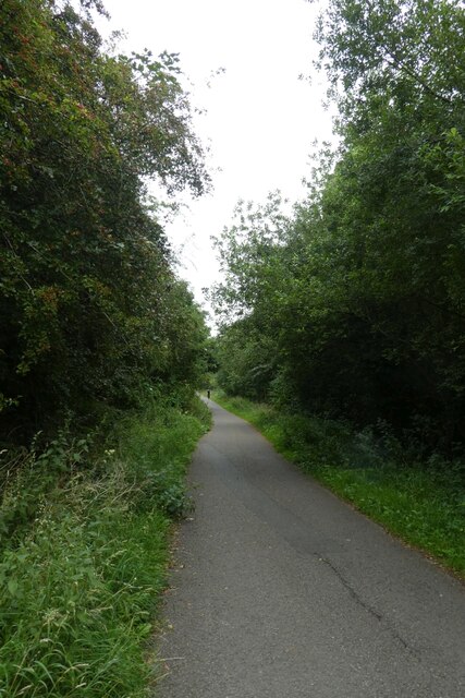 Rail path near Blacon © DS Pugh cc-by-sa/2.0 :: Geograph Britain and ...