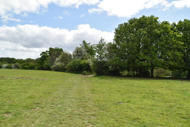 Footpath crossing field © N Chadwick cc-by-sa/2.0 :: Geograph Britain ...