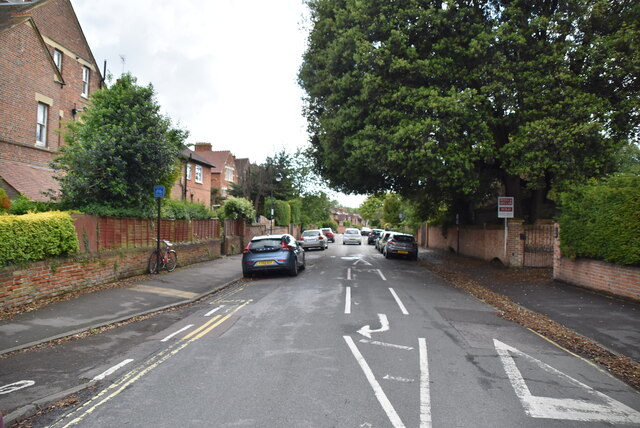 Frenchay Rd © N Chadwick cc-by-sa/2.0 :: Geograph Britain and Ireland