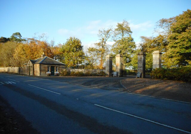 Cambo gates and lodge © Richard Sutcliffe :: Geograph Britain and Ireland