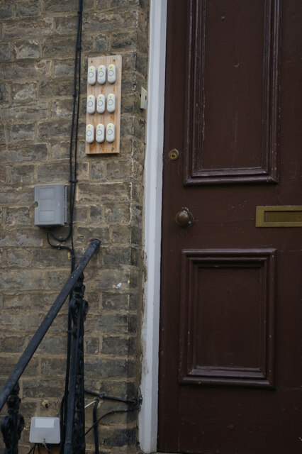 Cambridge: doorbells, Bateman Street