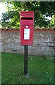 Elizabeth II postbox on West Lane, Baumber