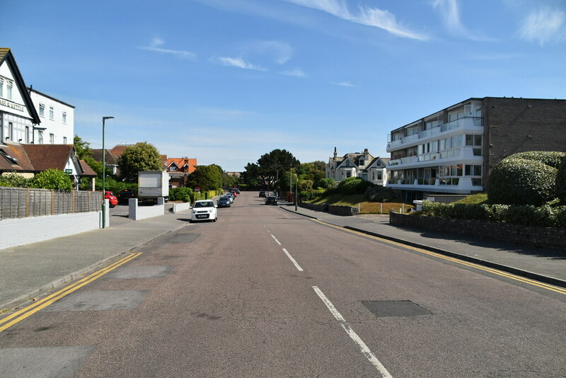 Stourwood Avenue © N Chadwick cc-by-sa/2.0 :: Geograph Britain and Ireland