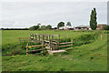 Footbridge near Meadowbrook Farm