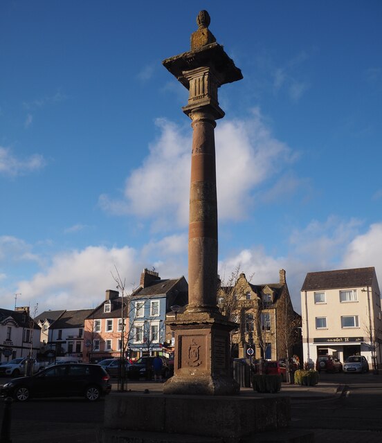 the-market-cross-in-duns-berwickshire-jennifer-petrie-cc-by-sa-2-0