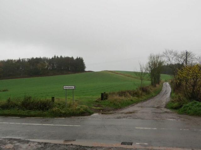 Road to Glentarkie