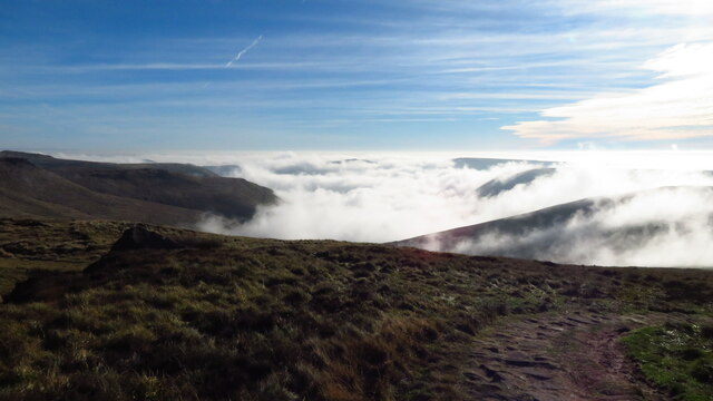 The Pennine Way at Edale Rocks & cold air inversion over the Vale of Edale