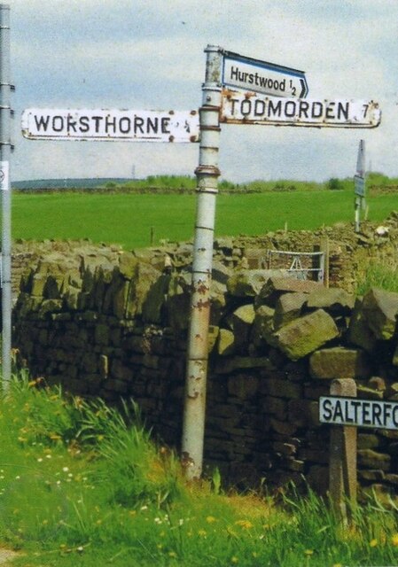 Direction Sign  Signpost south of Worsthorne