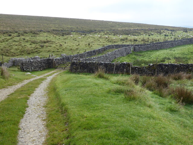 The Pennine Way & Bridleway near Cave Hill