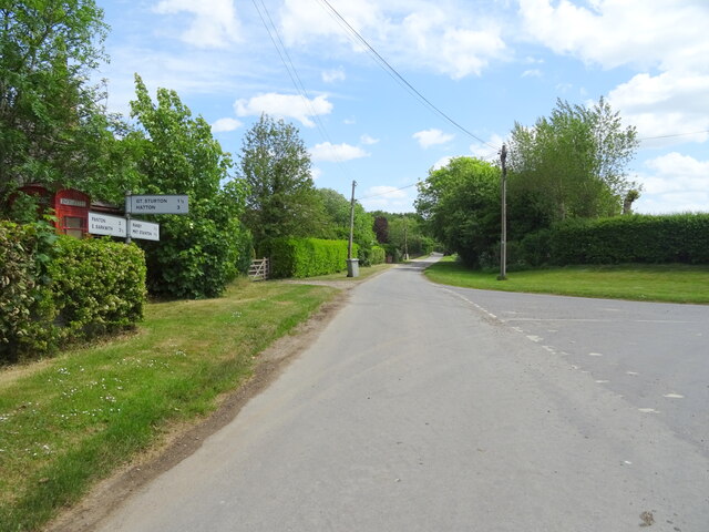 Road junction, Sotby © JThomas cc-by-sa/2.0 :: Geograph Britain and Ireland