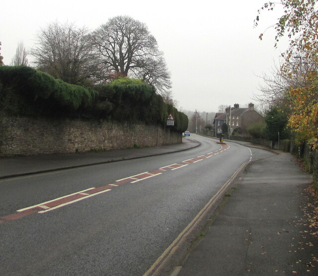 Towards a bend in the A40, Crickhowell