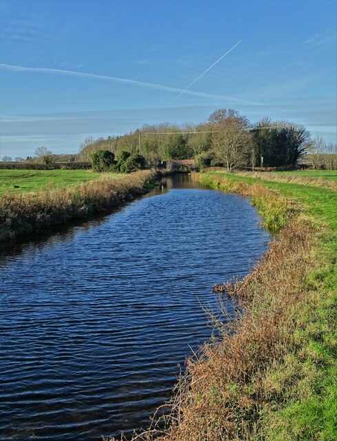 Looking west to Lady Bridge © Neil Theasby cc-by-sa/2.0 :: Geograph ...