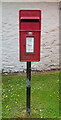 Elizabeth II postbox on Station Road, South Willingham