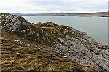 NC6262 : Rock edge of the coastal moor south of Sleiteil by Alan Reid