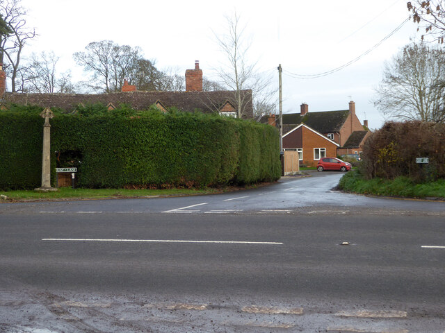 Road junction and cross at Hanley Castle