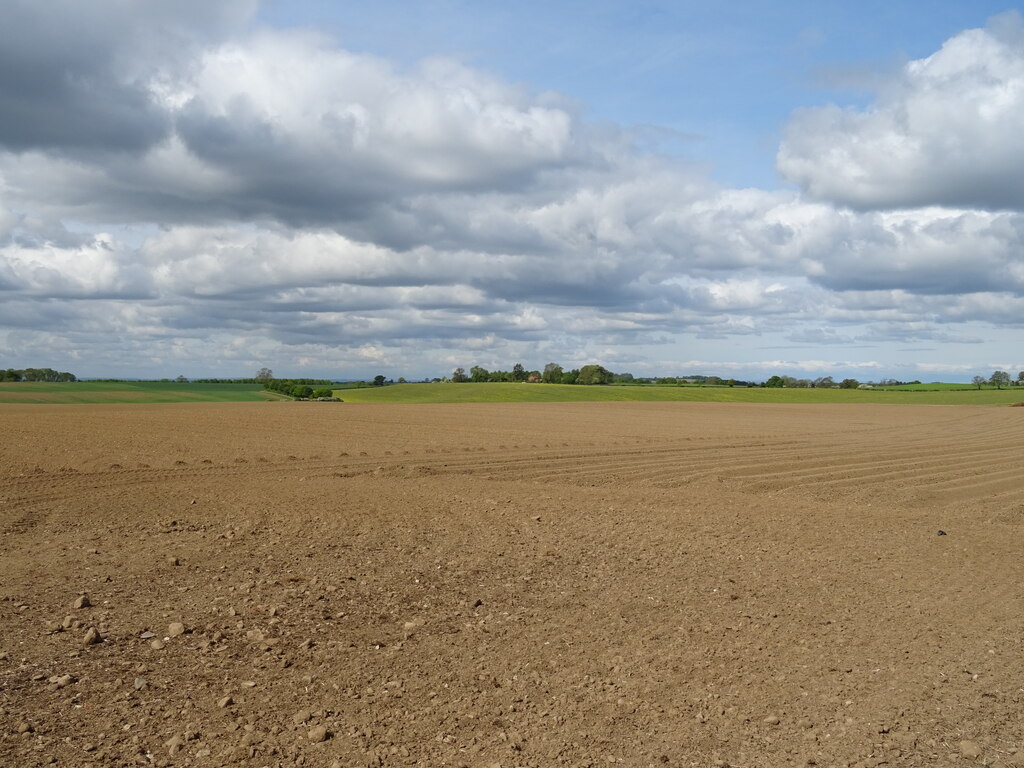 flat-field-stearsby-jthomas-cc-by-sa-2-0-geograph-britain-and-ireland