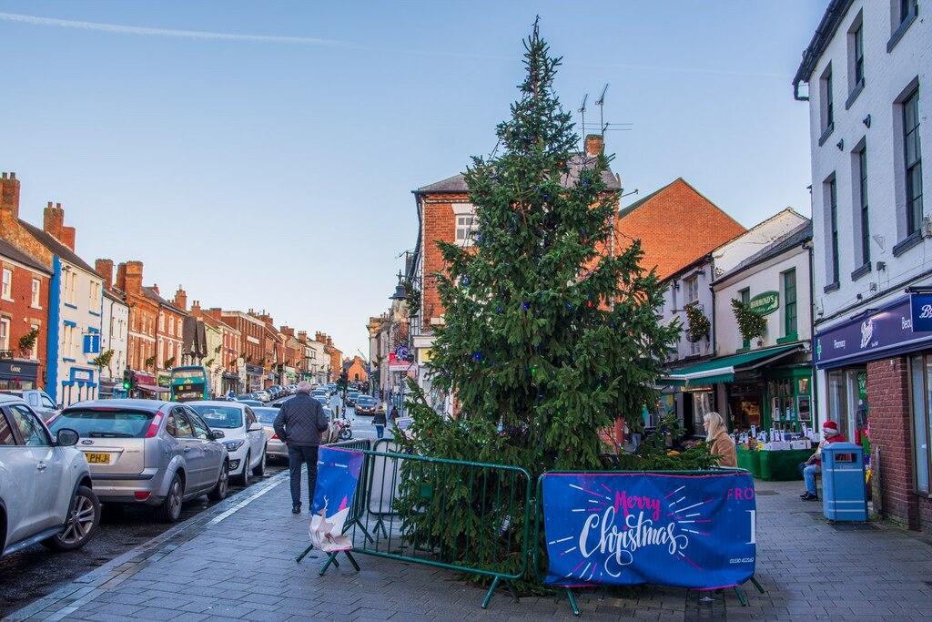 Christmas Tree, AshbydelaZouch © Oliver Mills ccbysa/2.0