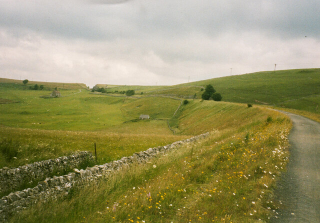 The Tissington Trail approaching the cutting