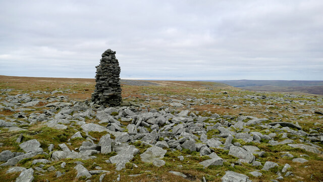 Cairn at south east edge of Cross Fell plateau