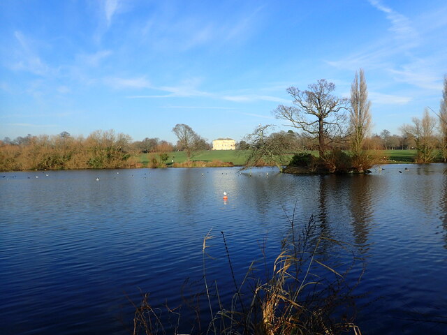 The lake in Danson Park © Marathon :: Geograph Britain and Ireland