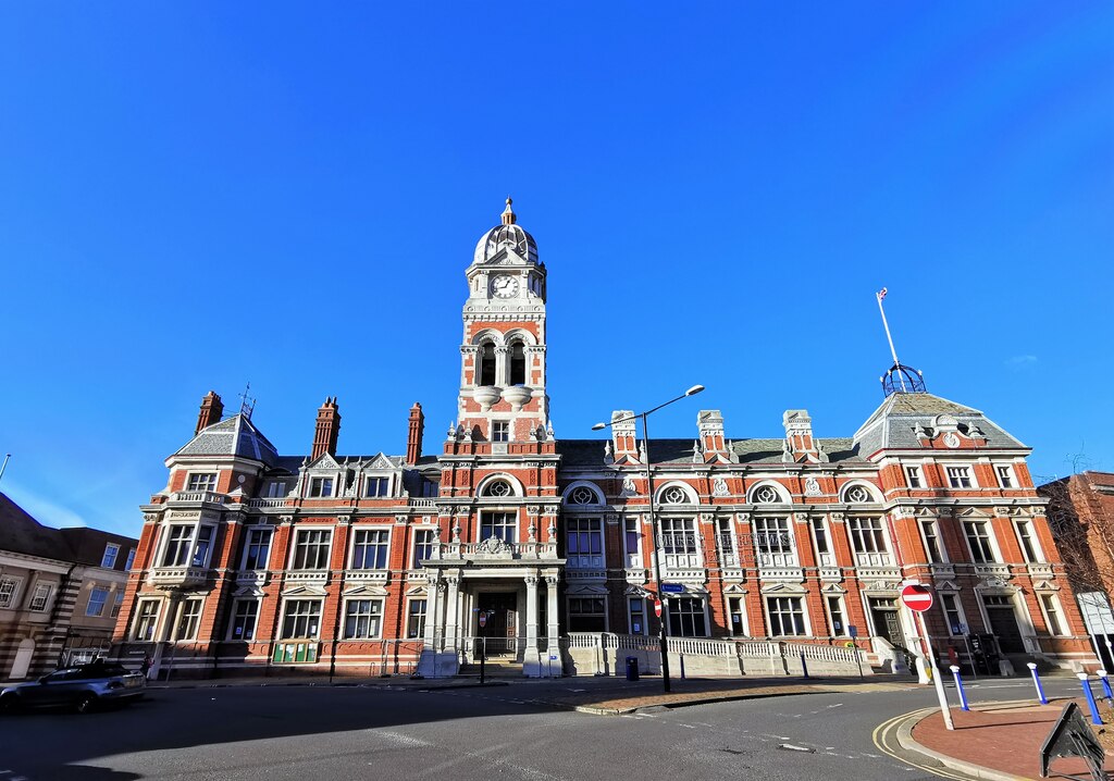 Eastbourne Town Hall © PAUL FARMER cc-by-sa/2.0 :: Geograph Britain and ...