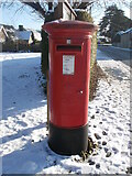 TF1606 : EIIR postbox on St. Pega's Road, Peakirk, in the snow by Paul Bryan
