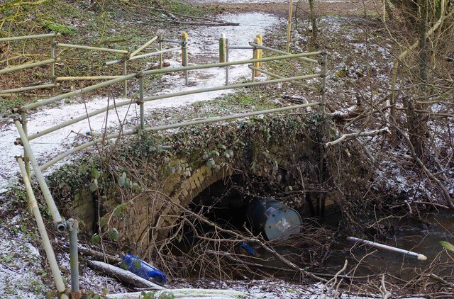 Footbridge over stream, near Lincomb,... © P L Chadwick cc-by-sa/2.0 ...