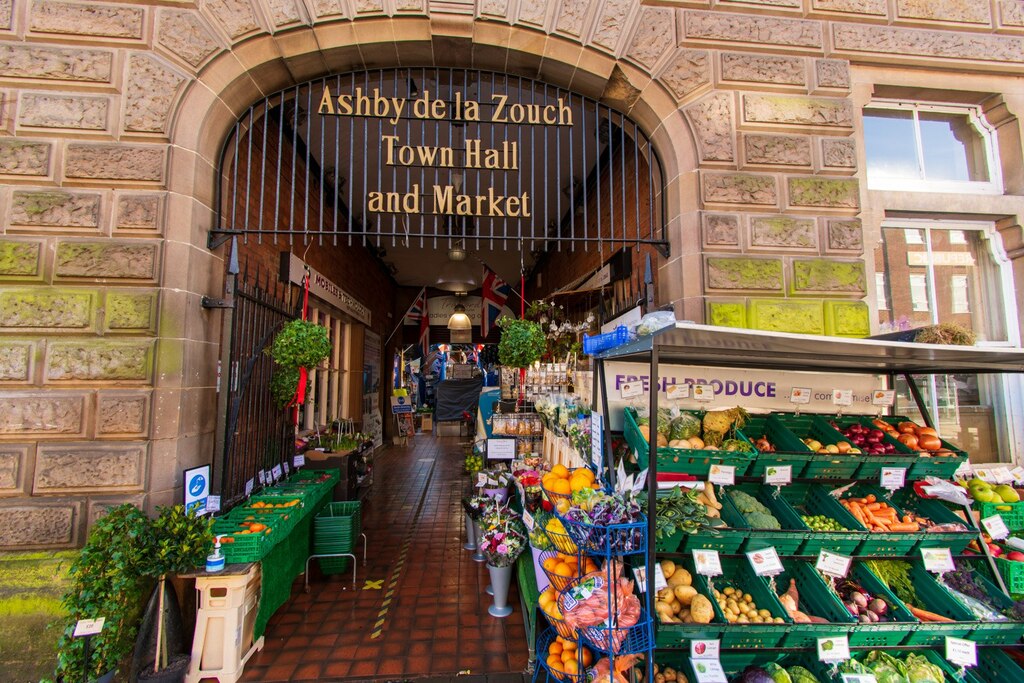 AshbydelaZouch Town Hall and Market © Oliver Mills ccbysa/2.0