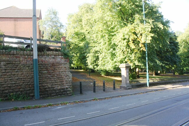 Mount Hooton Road at Waterloo Road (path) junction
