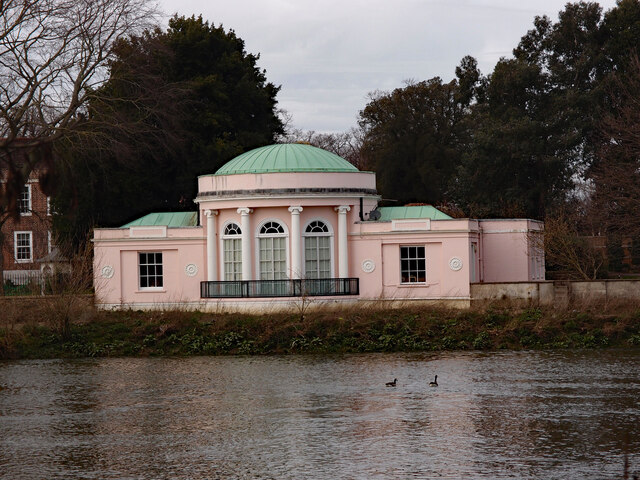 Isleworth : former boathouse, Syon Park