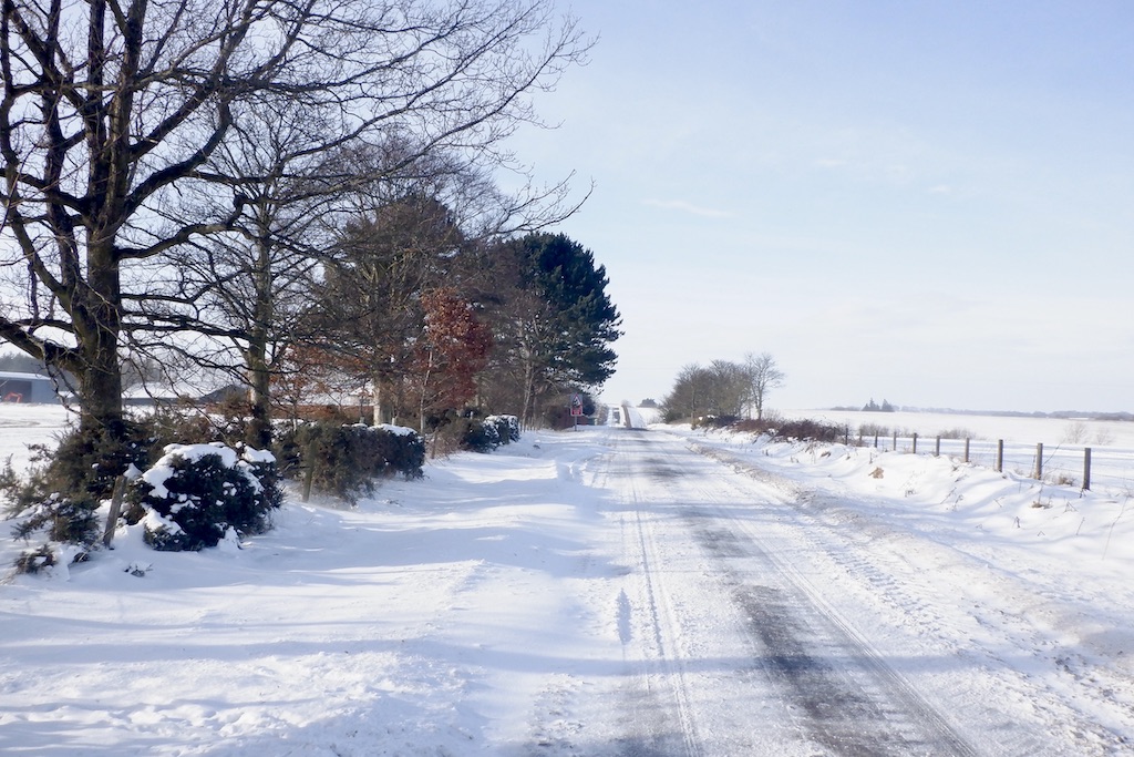 Snow covered road, Woodhead © Richard Webb :: Geograph Britain and Ireland