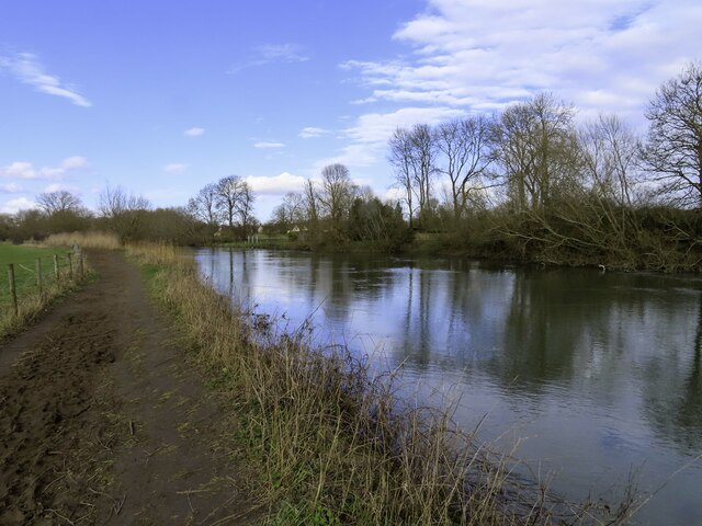 The Thames Path leading to Benson