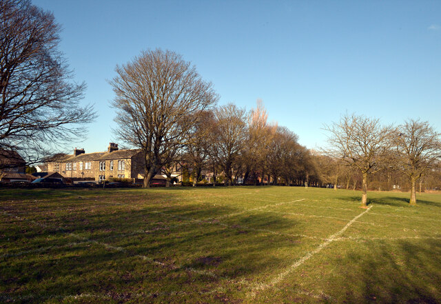 Yeadon Tarn, Leeds - area information, map, walks and more