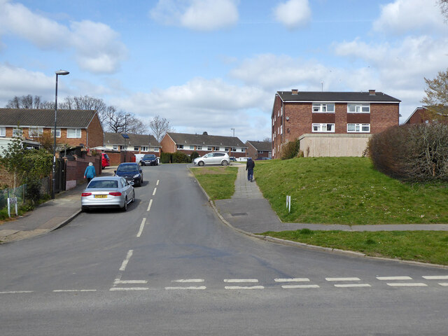 Hillmead, Gossops Green, Crawley © Robin Webster cc-by-sa/2.0 ...