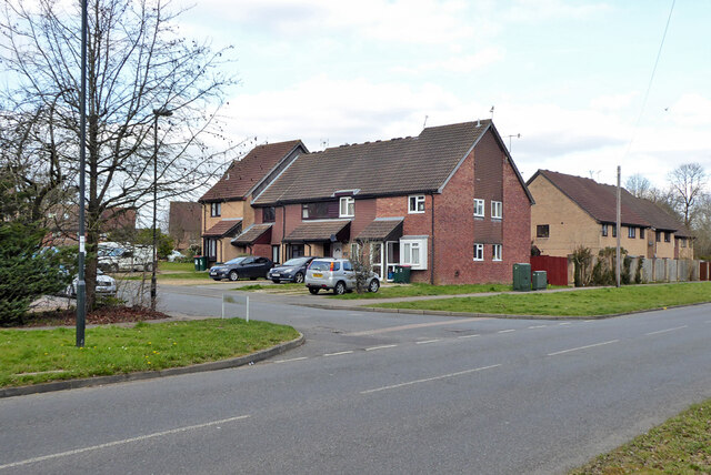 Houses on Guinevere Road, Ifield,... © Robin Webster :: Geograph ...