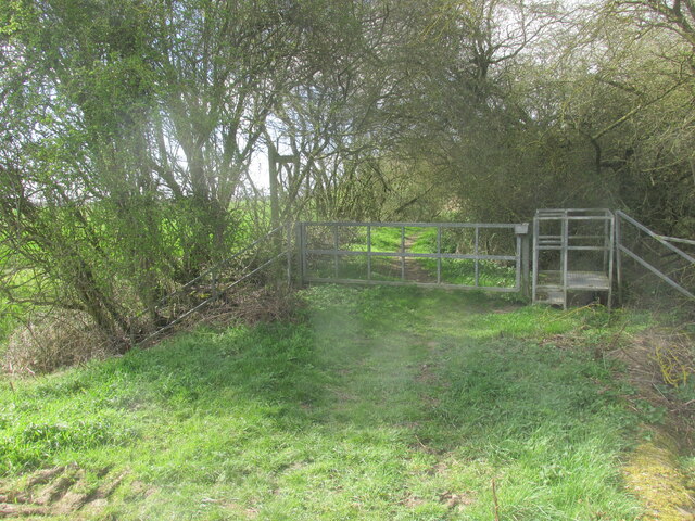 Gated footpath to Moorends